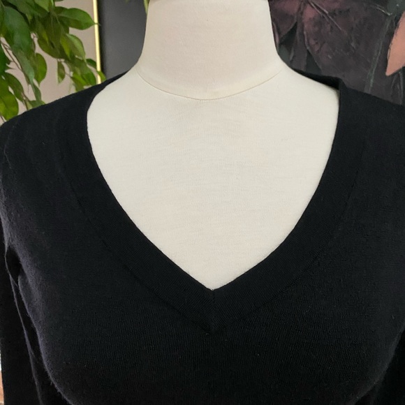 Club Monaco Italian Wool Sweater - Picture 3 of 5